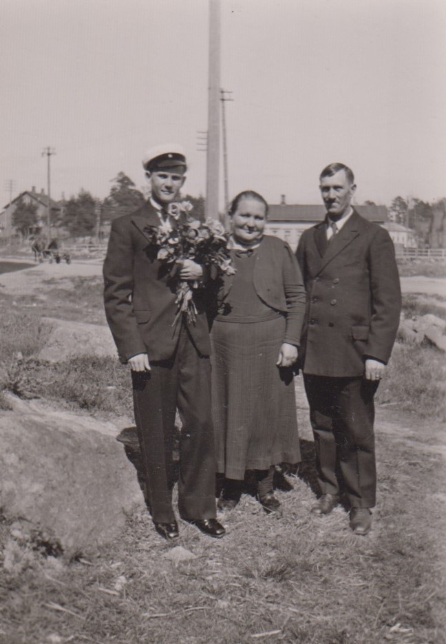 Erkki, Siina ja Toivo Esko 1939. Annu Eskon kuvakansiot.