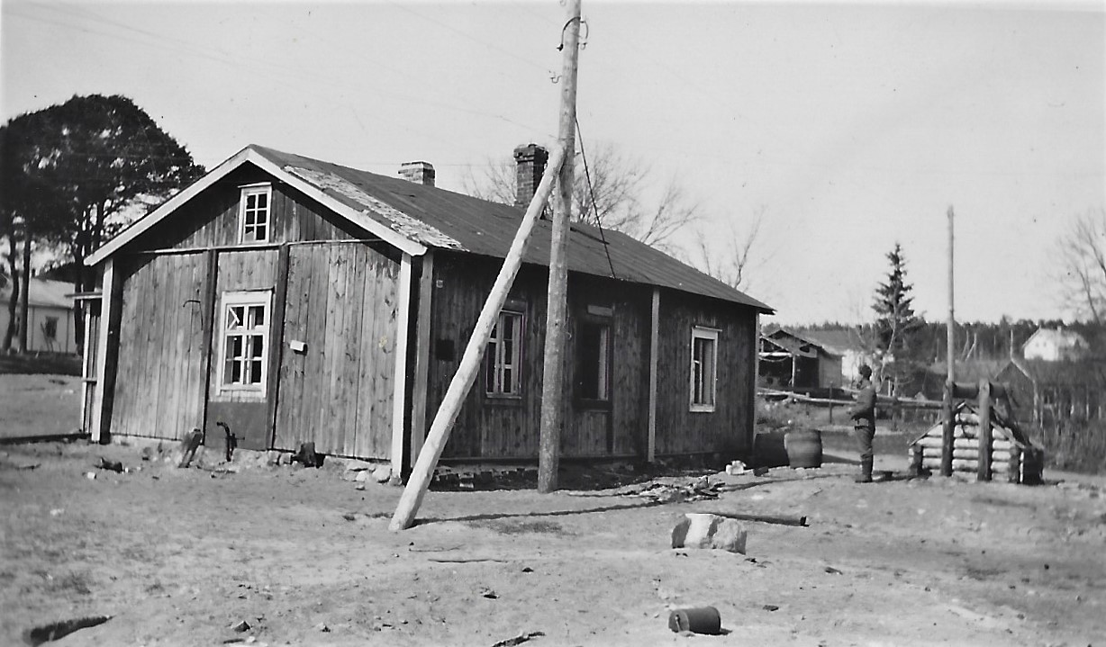 Suntion (Valdemar Esko)  talo 1942. Kuva: tuntematon. Annu Eskon kuvakansiot.